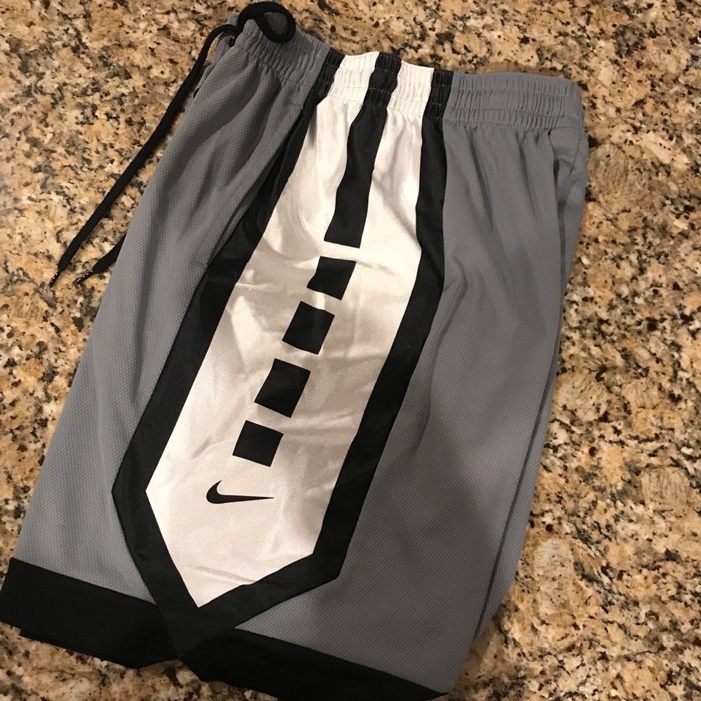 👟NIKE DRI FIT Shorts - Picture 5 of 7